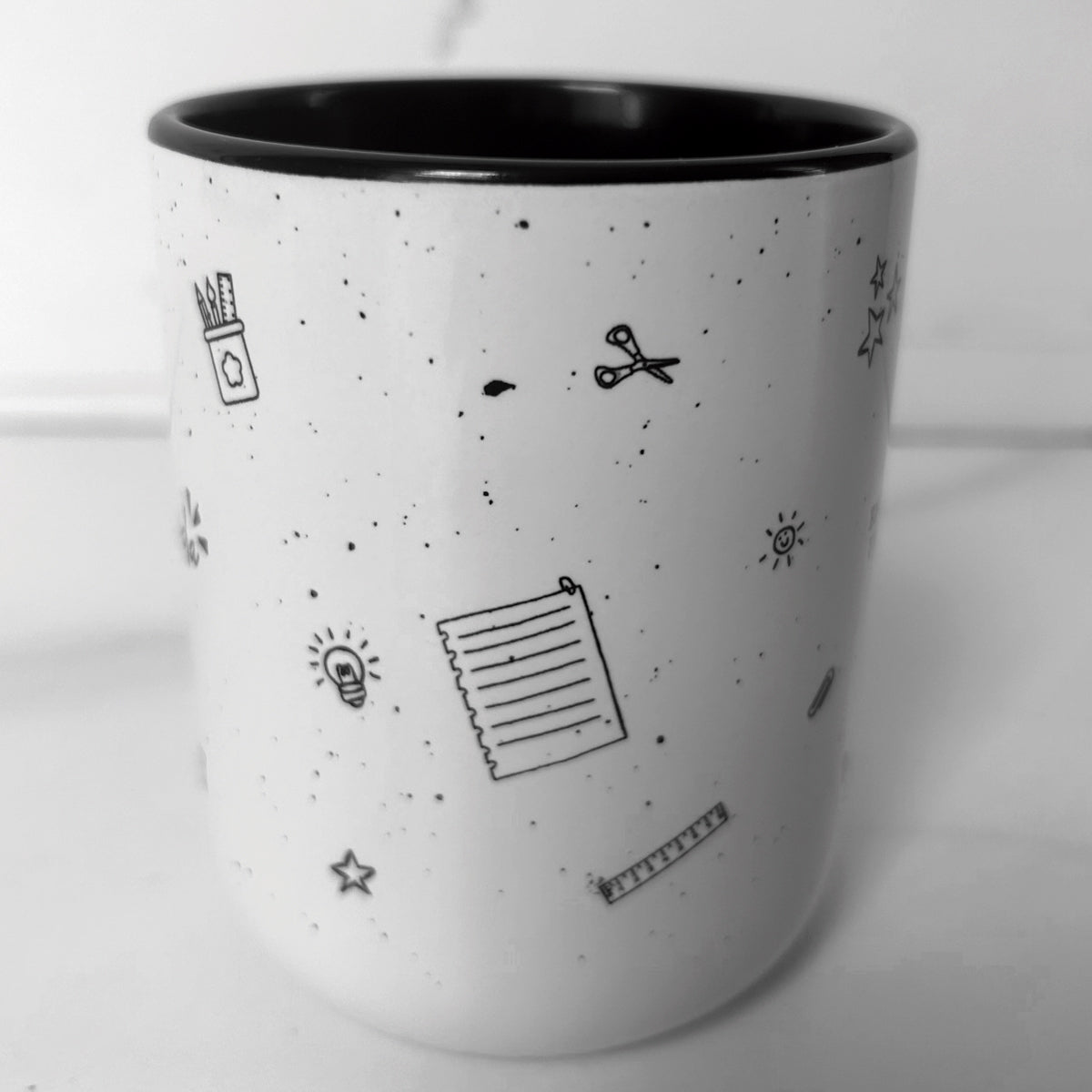 Caneca Ensinar Personalizada Dia dos Professores Alça e Interior Pretos 325ml