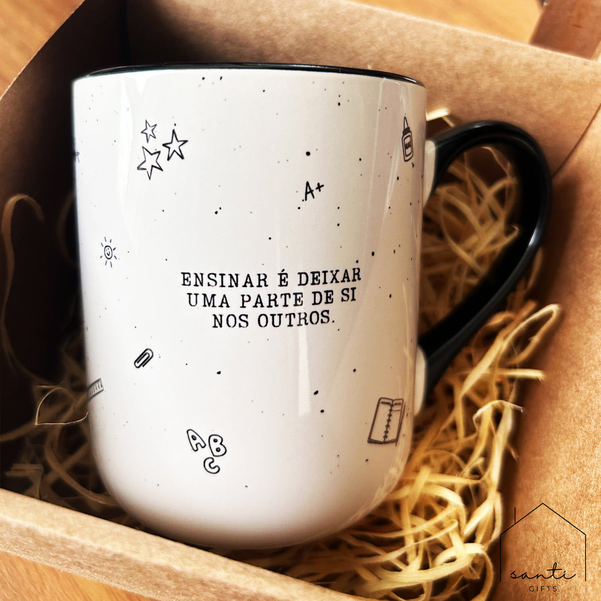 Caneca Ensinar Personalizada Dia dos Professores Alça e Interior Pretos 325ml